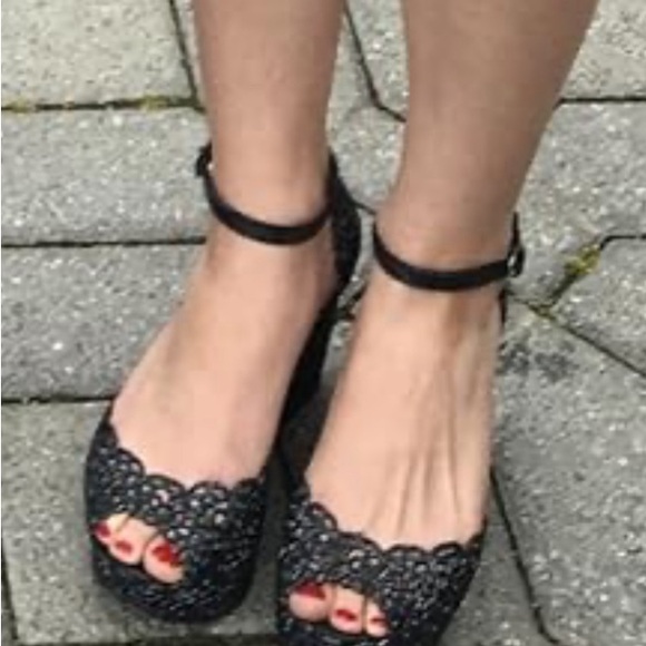 Chic Platform Wedge Black Lace Glamorous Sandal by Lady Couture in size 9 - Picture 14 of 17